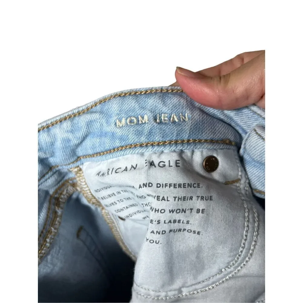 American Eagle Comfort Stretch Waistband‎ Ripped Mom Jeans Light Wash Size 4 - Picture 9 of 10